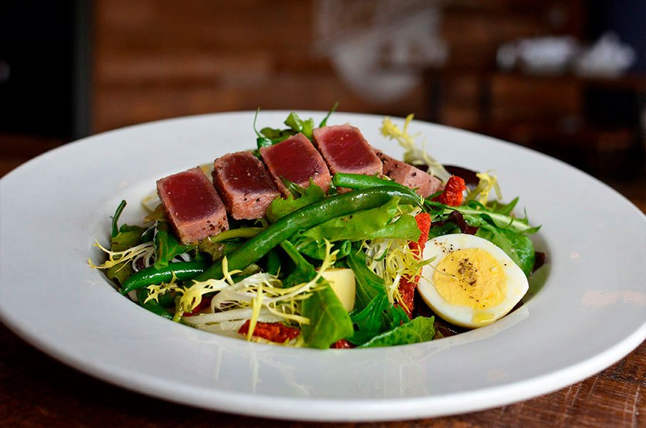 Ahi Tuna Salad – A fresh ahi tuna salad with mixed greens, green beans, avocado, sun-dried tomatoes, and a boiled egg, a healthy option at Private Event Venue Carlsbad.